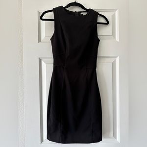 H&M Suit Dress, great condition — has zipper closure on back